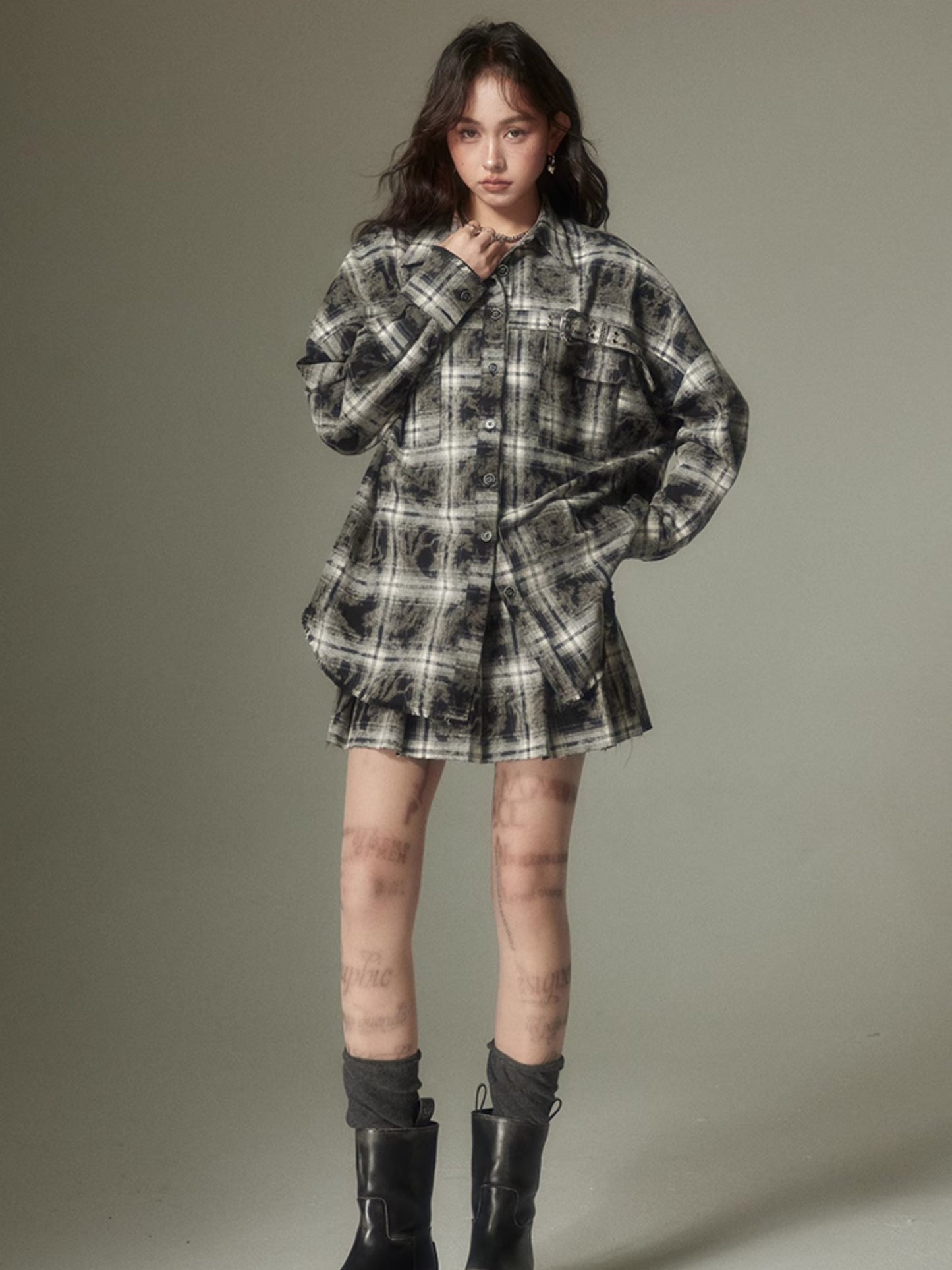 Plaid Loose Long Sleeve Shirt ï¼?Pleated Skirt