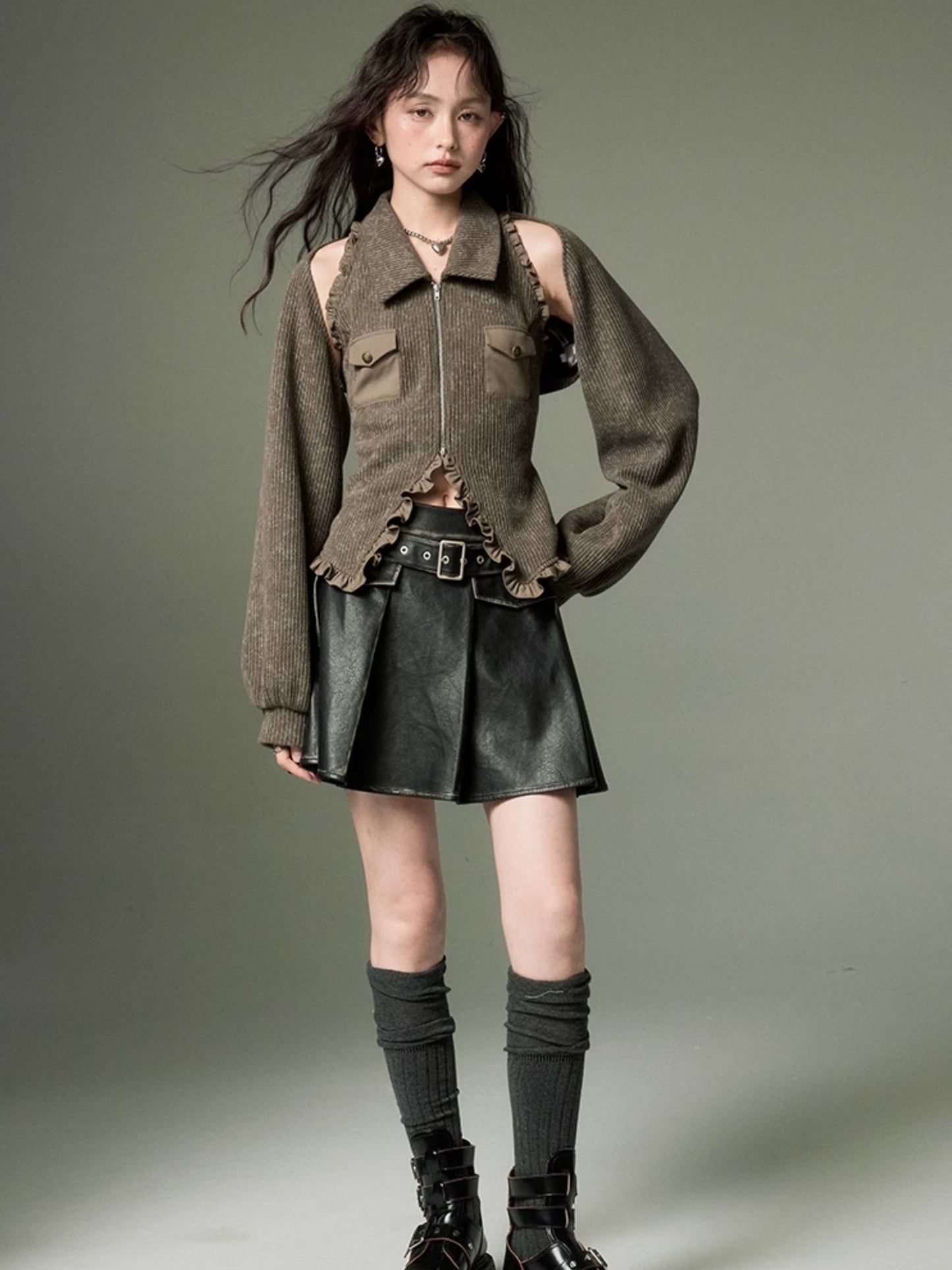Polo Collar Knitted Sleeveless Top ï¼?Shawl Cardigan Set-up