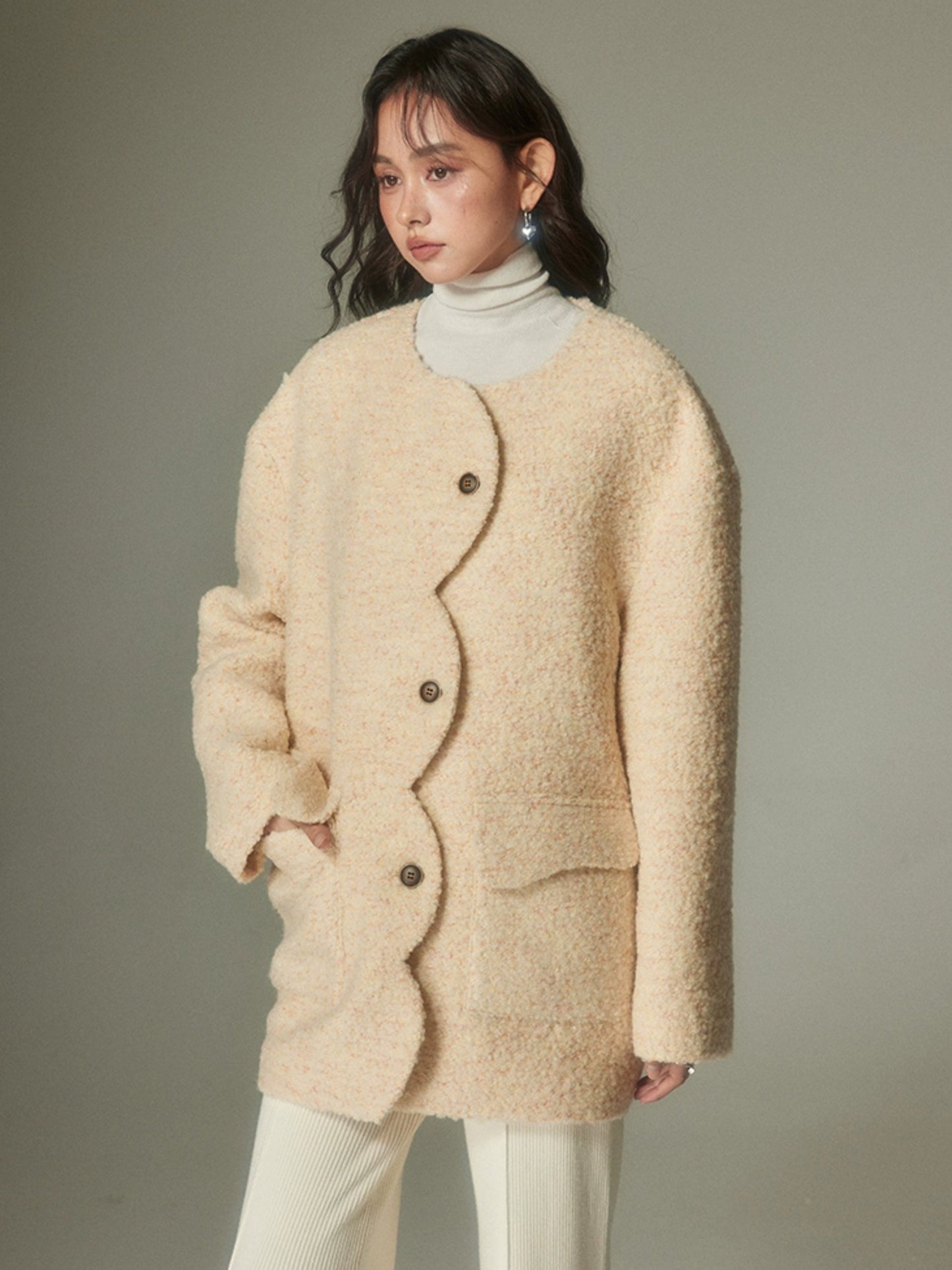 Round Neck Cloud Edge Coat