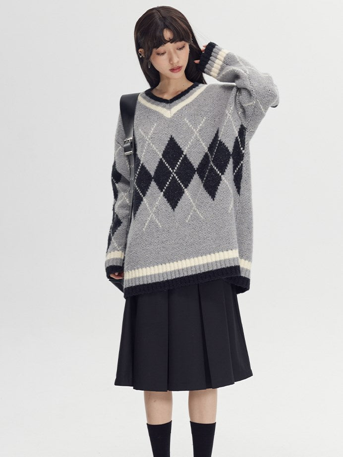 Classic Diamond V-neck Wool Sweater