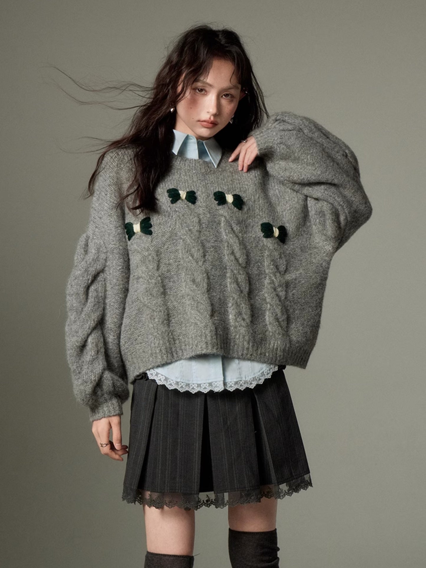 Round Neck Cable Bow Knitted Sweater