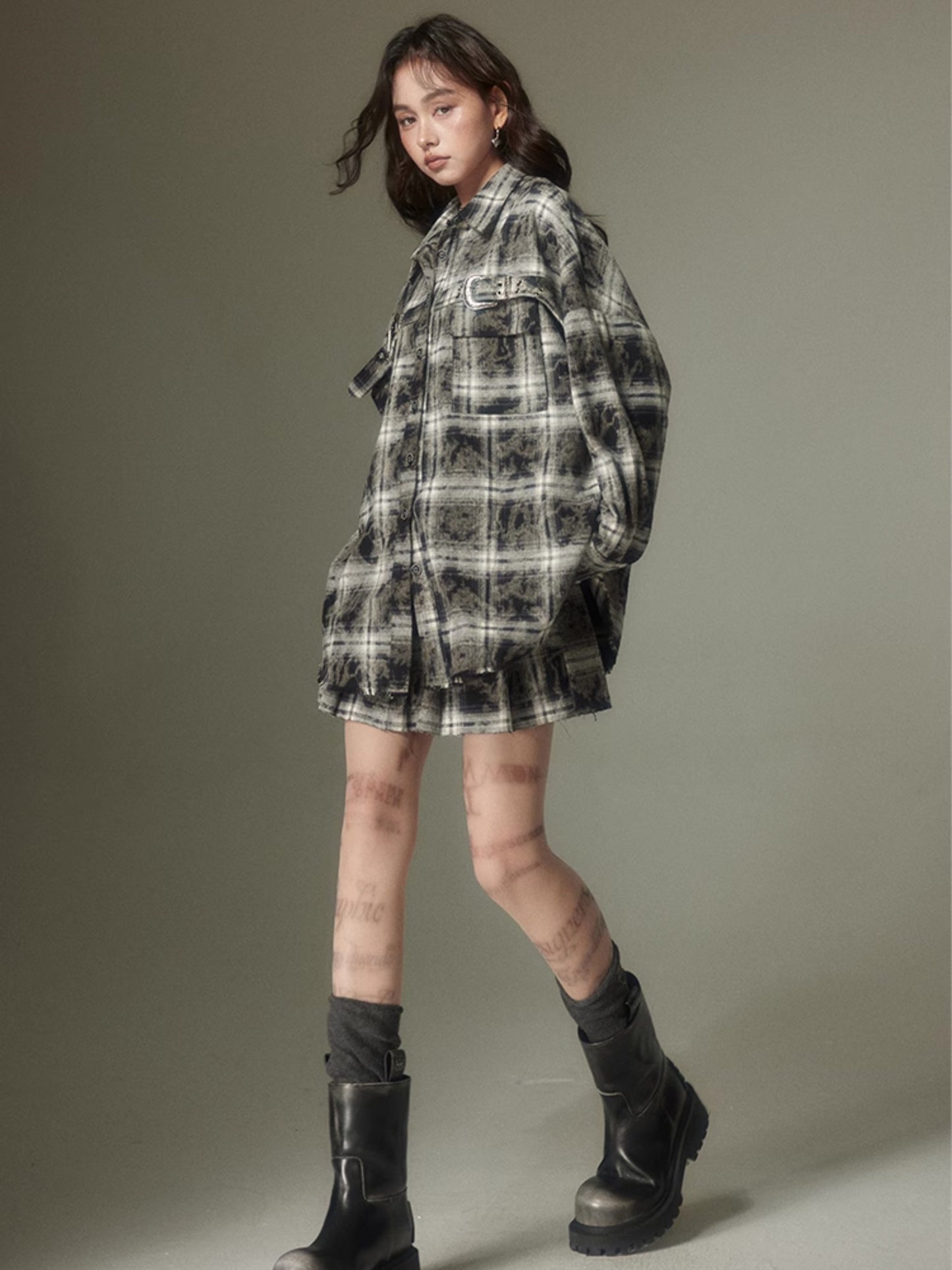 Plaid Loose Long Sleeve Shirt ï¼?Pleated Skirt