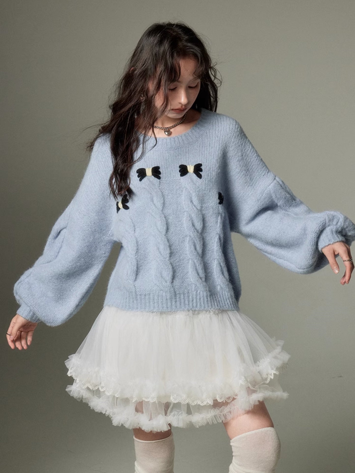 Round Neck Cable Bow Knitted Sweater